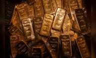 Gold extends pullback after biggest ETF drawdown since May