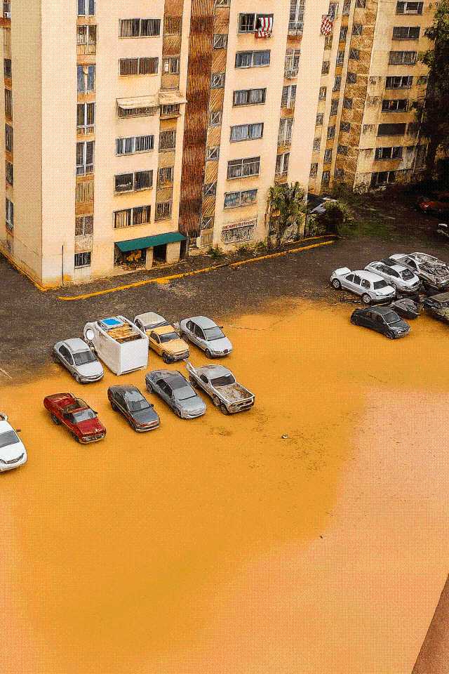 Lluvias provocan inundación parcial en Residencias Lagunetica de Los Teques por colapso de torrentera