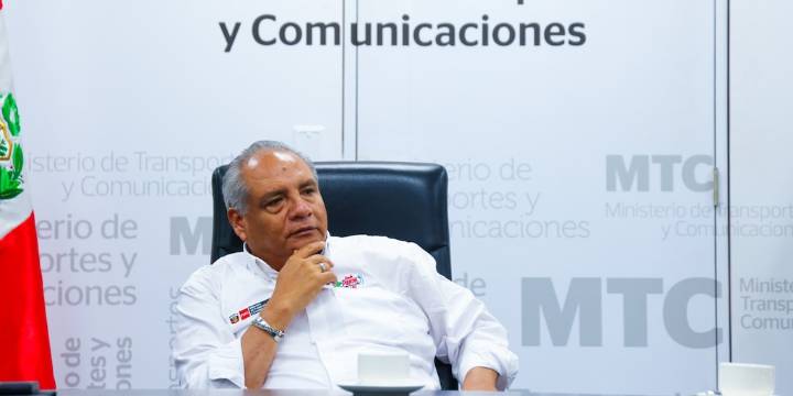 Paro de transportistas preocupa al MTC y ministro afirma que respuesta del Gobierno ante ola criminal “va a ser fuerte, potente”