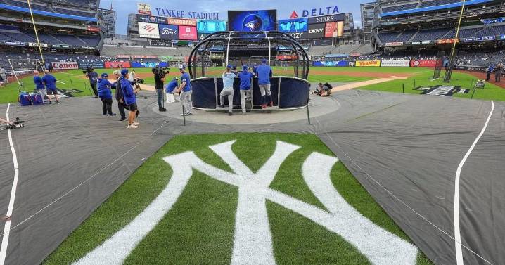 Bronx Zoo: Loud boos for 'O Canada' at Yankee Stadium ahead of Game 3 against Jays