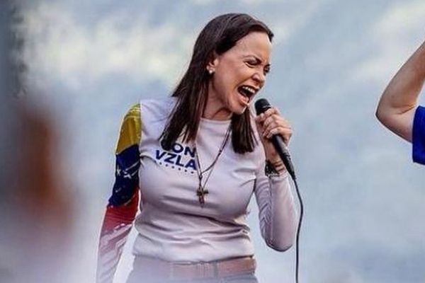 María Corina Machado recibe el Premio Nobel de la Paz 2025 por su defensa de la democracia en Venezuela