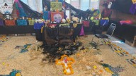 Evacúan primaria en Torreón tras incendio en altar de muertos