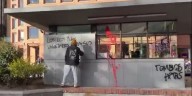 Encapuchados vandalizaron CAI de la avenida Chile, en Bogotá, durante las violentas protestas pro Palestina