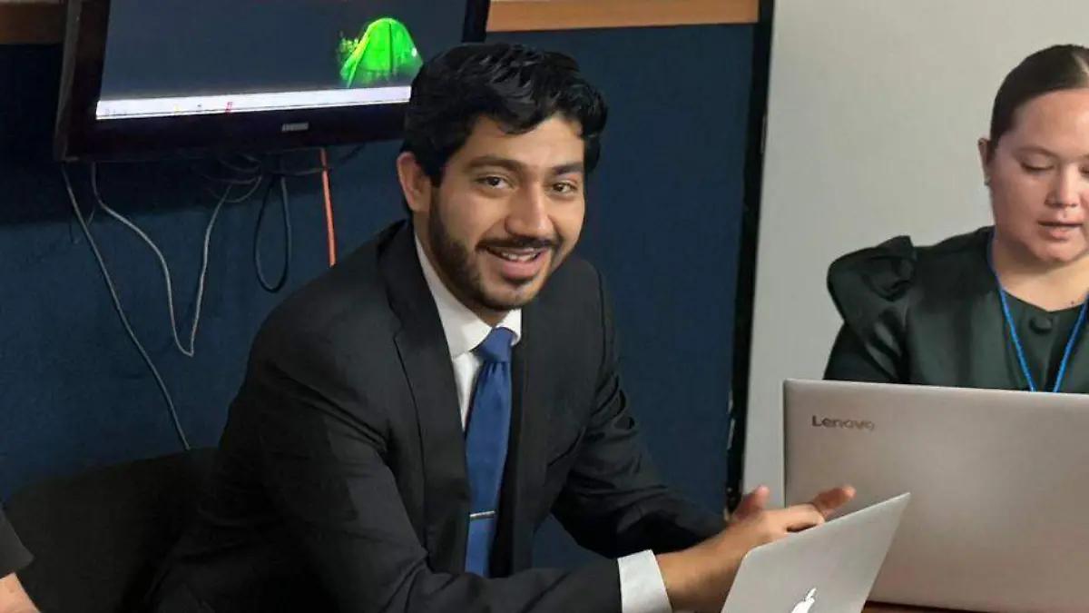 Brayan Maldonado analiza teología política del crimen organizado en conferencia UAS