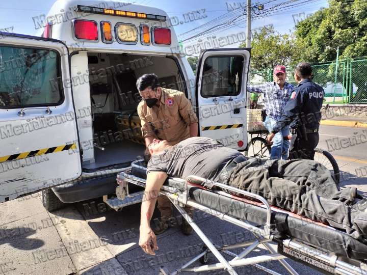 Motociclista al borde de la muerte tras accidente en el fraccionamiento Las Aves