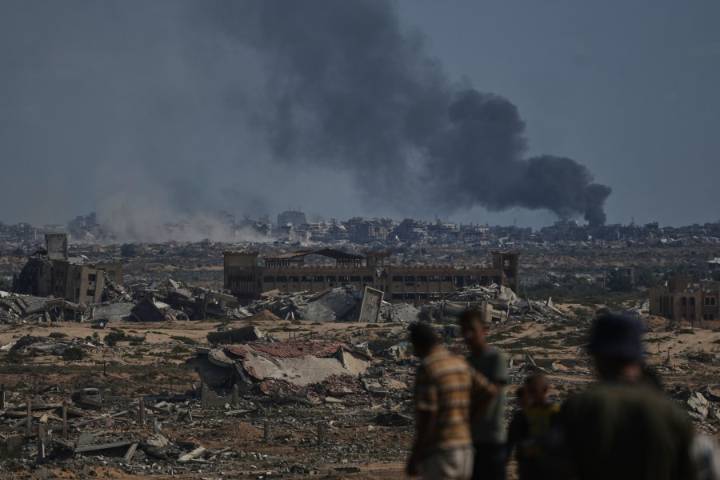 Trump orders Israel to stop bombing Gaza after Hamas partially accepts his peace plan
