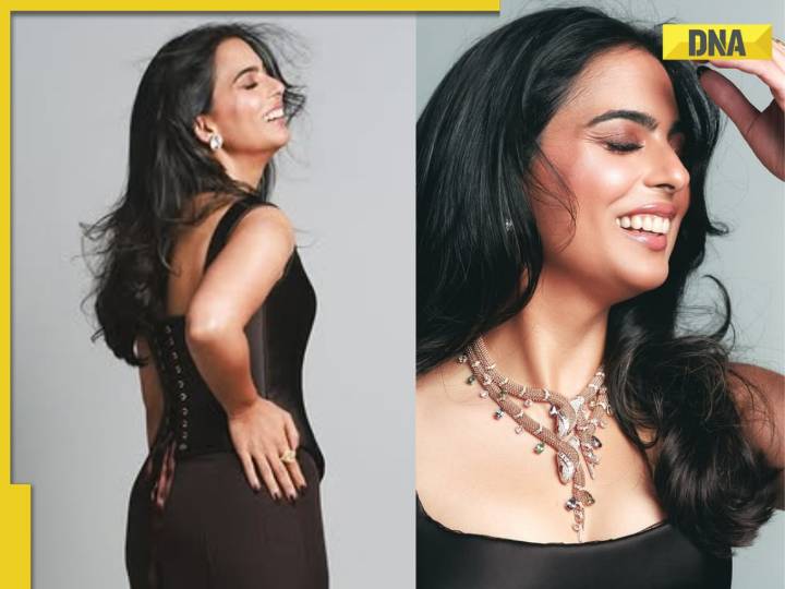 Isha Ambani in rose gold necklace, with Nita Ambani’s 25