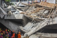 El derrumbe de un colegio en Indonesia deja más de 90 desaparecidos