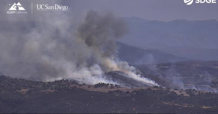 Ramona wildfire prompts evacuations