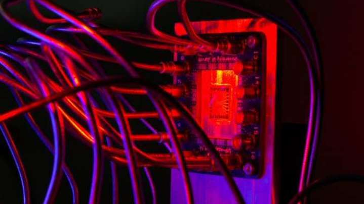 Nuevo dispositivo que podría detectar materia oscura ligera