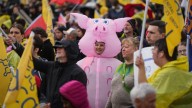 B.C. public service workers’ union expands pickets at another two dozen sites