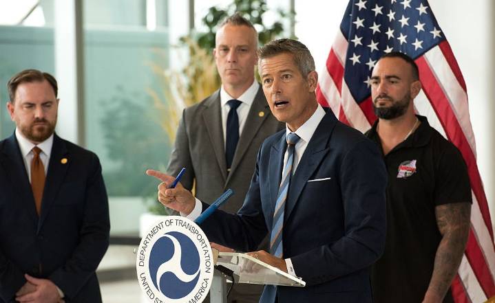 Air Traffic Controllers Are Working Unpaid Due to Shutdown