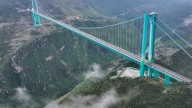 China inaugura el puente más alto del mundo sobre el Gran Cañón de Huajiang