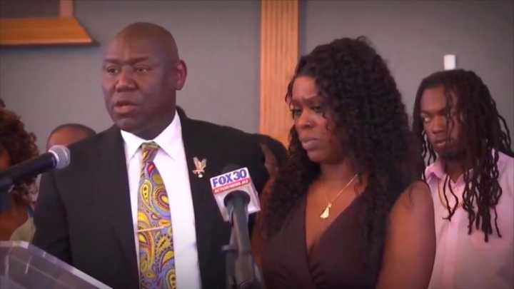 Woman speaks out after officers arrest her outside daughter’s school in Jacksonville 