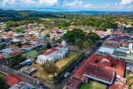“Acá no tenemos rejas ni cercos eléctricos”: Pareja de adultos mayores chilenos migra a Costa Rica por más seguridad