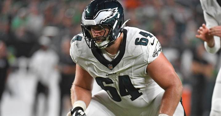 Eagles OL Brett Toth crushed his first NFL start at center
