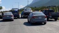 Joven se niega a salir de su auto tras ser detenida por manejar en presunto estado de ebriedad