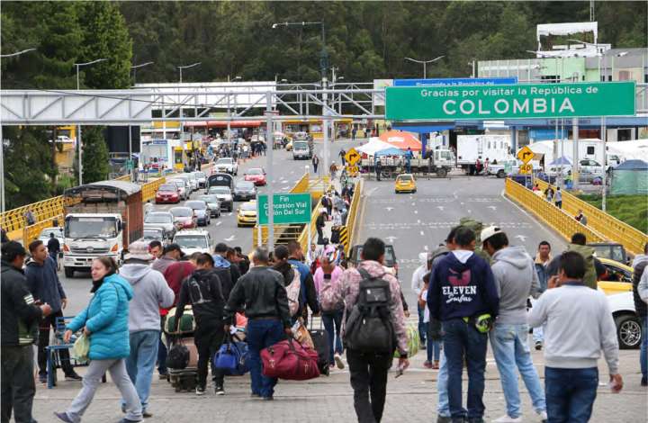 Alertan que más de 400.000 venezolanos están en un limbo migratorio en Colombia