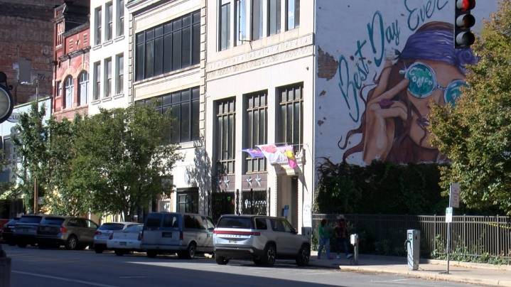 'All we need is love' | Toledo muralist spreads peace, color and good vibes