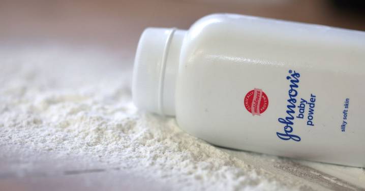 How can talcum powder cause cancer as thousands sue Johnson and Johnson?