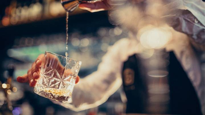 Joven de 23 años con muerte cerebral en Cali tras presunto reto de licor en discoteca