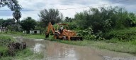 Aplica Gobierno Municipal acciones de desagüe y limpieza en carretera a la laguna, beneficiando a cuatro colonias