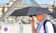 Louvre museum closes after theft of Napoleon’s jewellery