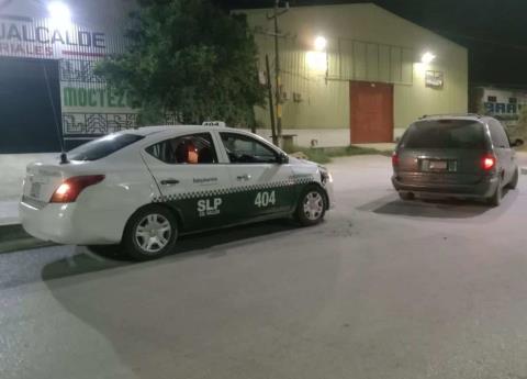 Colisionó un taxi contra camioneta