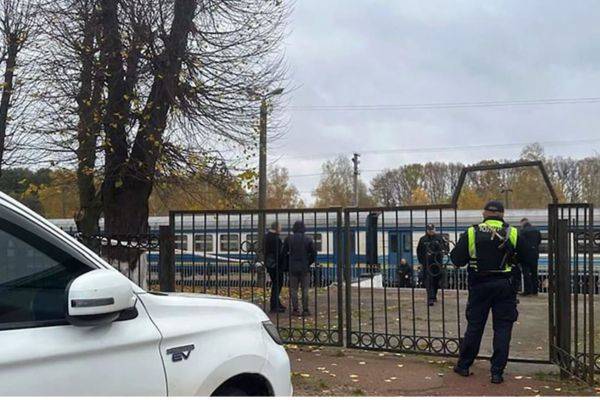 Cuatro muertos y 12 heridos tras explosión en estación de tren al norte de Ucrania