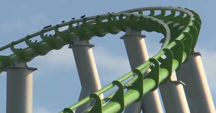 Worlds of Fun visitors say they had to hold down young girls after alleged seat belt malfunction on roller coaster