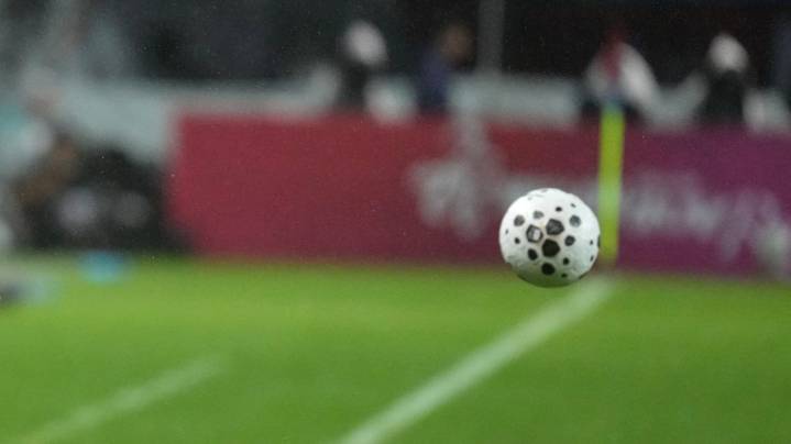 Futbolista togolés sufre brutal golpe en pleno partido que lo podría dejar parapléjico [Video]