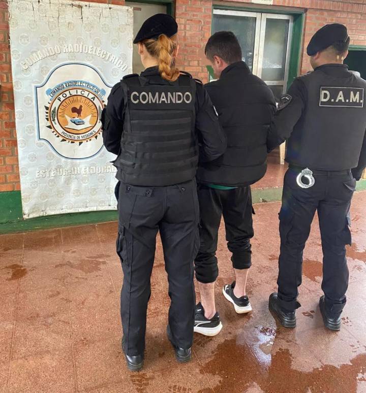 Detuvieron a un hombre que amenazó a su expareja con un cuchillo y provocó daños en la vivienda