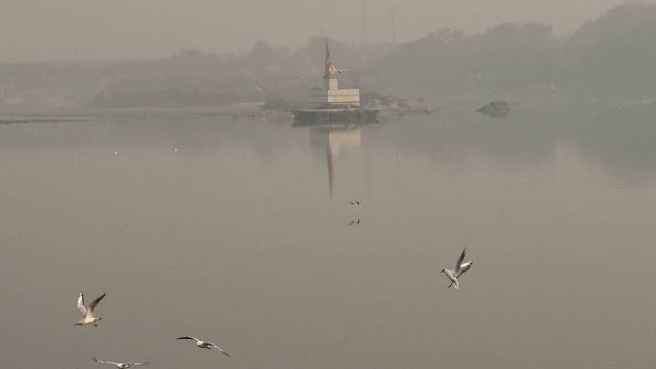 Delhi AQI: National capital continues to grapple with ‘very poor’ air quality