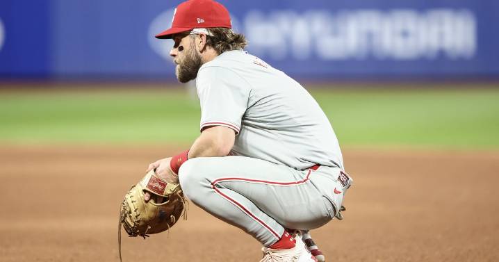 Phils 1B Bryce Harper is a candidate to win his first Gold Glove