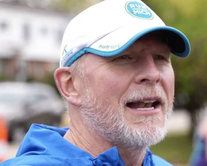 WATCH: Runner who survived heart attack at 2024 Detroit Free Press marathon finishes final miles