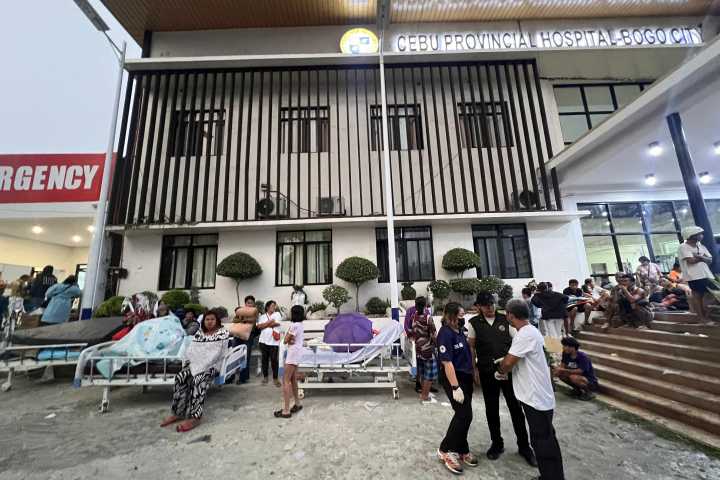 Strong Quake in Philippines Kills 31 as Search Ongoing