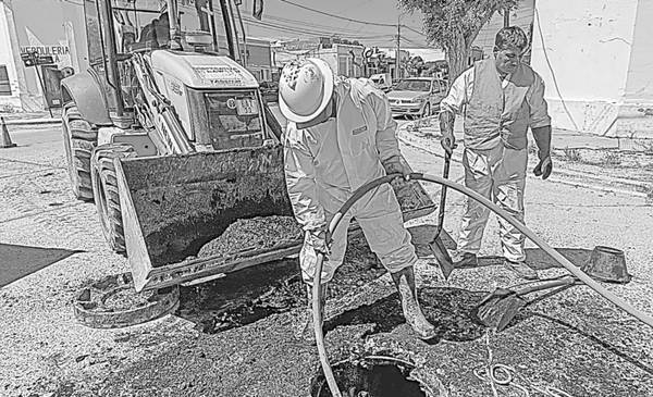 Importante limpieza de cañerías cloacales en barrio San Ramón