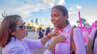 Encendido de la Torre del Reloj y Plaza de Todos da inicio a la agenda conmemorativa del mes Rosa