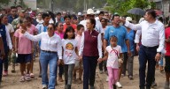 ‘Poco a poquito vamos a ir saliendo adelante’, asegura Sheinbaum a damnificados en Puebla