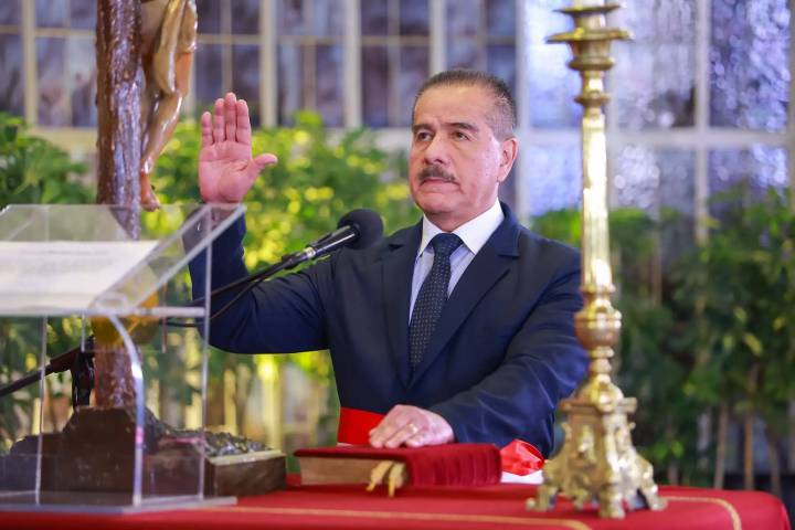 Oficializan renuncia de jefe del Seguro Integral de Salud