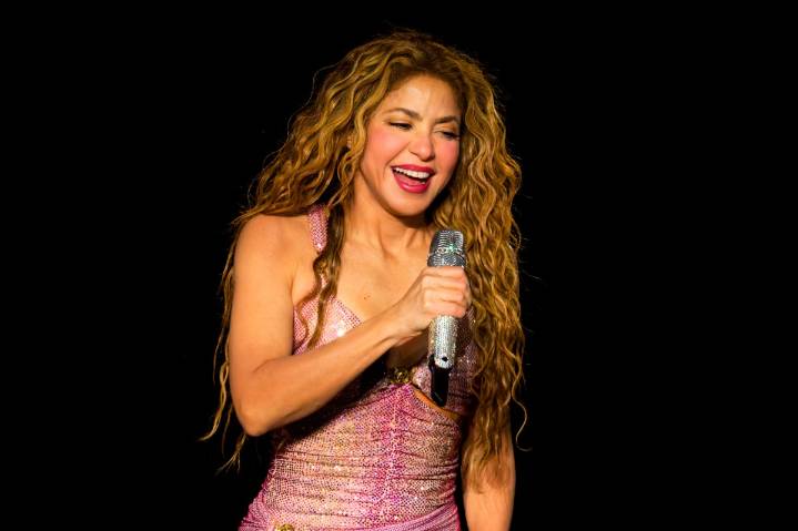 “Se me ocurrió en el avión”: Shakira mostró el proceso de grabación de nueva versión de “La pared”