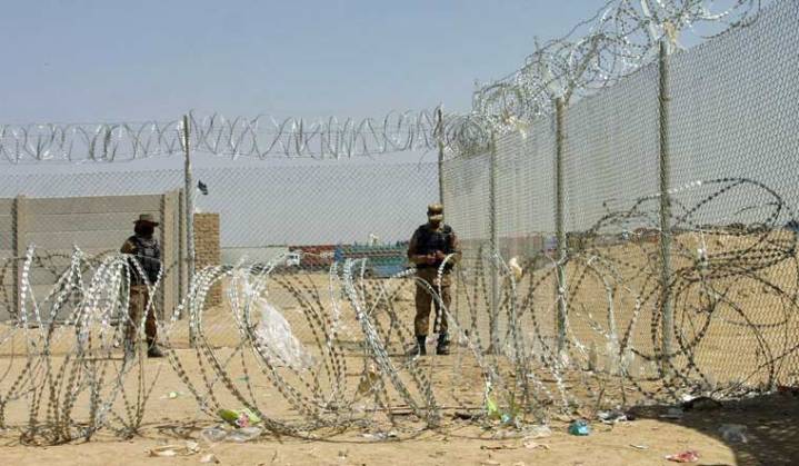 Pakistan, Afghanistan Border Closure Extends into Second Day After Deadly Clashes