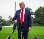 Sindicatos presentan demanda por el plan "ilegal" de Donald Trump de despedir a numerosos empleados federales durante el cierre