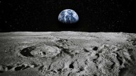 La NASA desconcertada: hay algo extraño en uno de los cráteres de la Luna