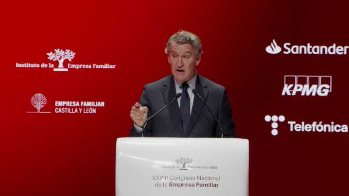 Feijóo, ante la empresa familiar: “Pagamos más impuestos que nunca pero vivimos peor”