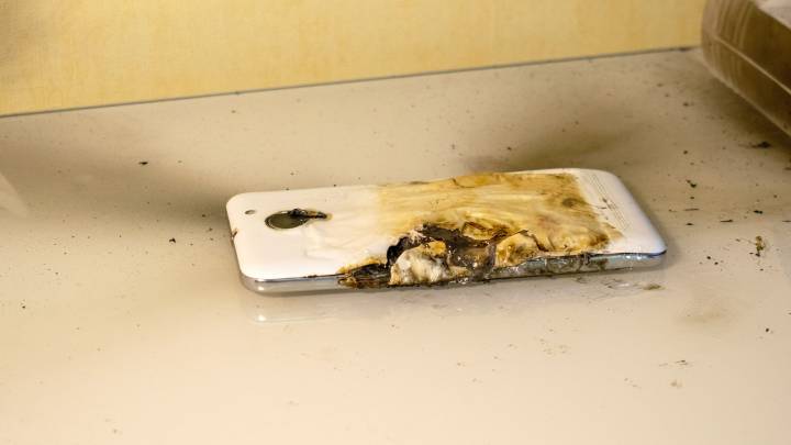 Terrifying reason you should never charge your phone by a door