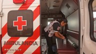 Joven motociclista muere al impactarse contra trailer en Lerdo; uno más se encuentra gravemente lesionado