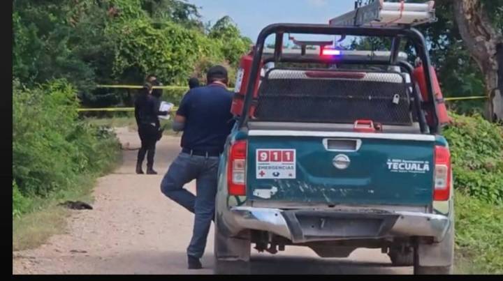 A BORDO DEL RÍO ACAPONETA LOCALIZAN HOMBRE MUERTO  Y UNA MOTOCICLETA