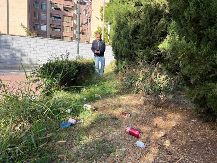 El PSOE denuncia "el abandono y la falta de limpieza" en los jardines de Granada