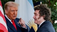 La cumbre entre Milei y Trump aportó más incertidumbre al mercado y se espera que la tensión financiera continúe hasta las elecciones
